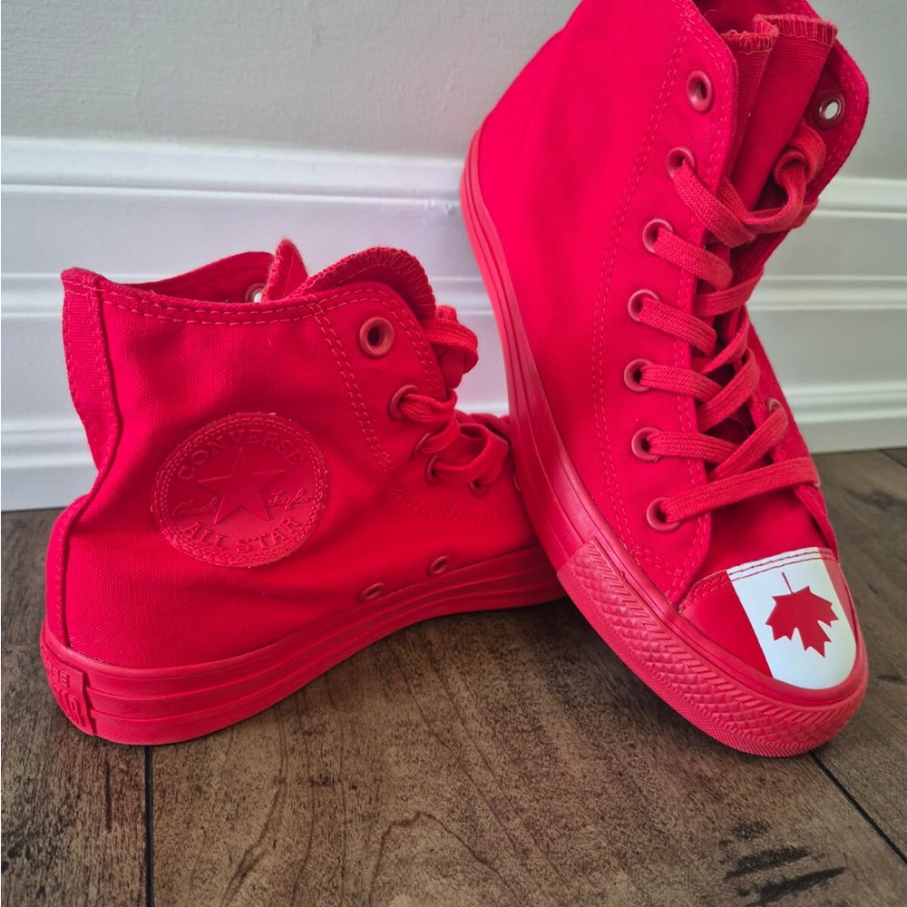 Converse Chuck Taylor All Star Canada Maple Leaf High Top Red Women’s Size 7